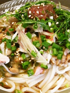 簡単 めかぶ納豆ぶっかけ薬味うどん-レシピのメイン写真