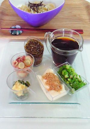 冷やしうどん☆黒酢麺つゆ絶品♪レンジ3分-レシピのメイン写真