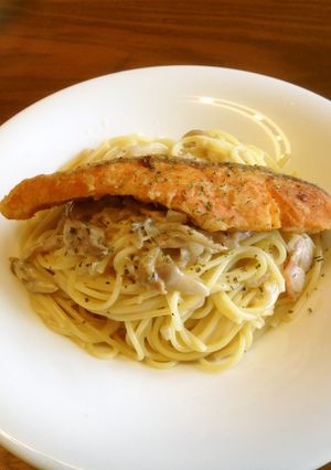 サーモンのムニエルと牛乳クリームパスタ-レシピのメイン写真