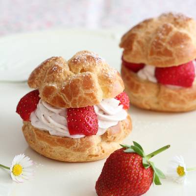 いちごのシュークリーム＊。 by さや＆にょろ 【クックパッド】 簡単 