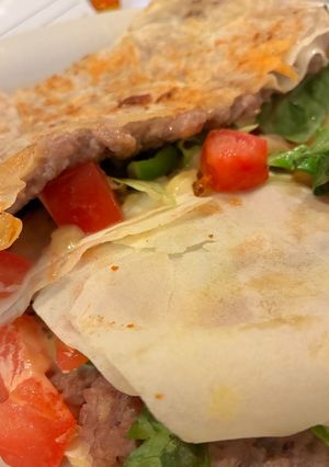 春巻きの皮でパリパリピザタコスバーガー風-レシピのメイン写真
