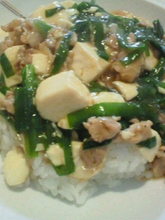 食材3つ!安ウマ簡単!ニラ豆腐丼-レシピのメイン写真
