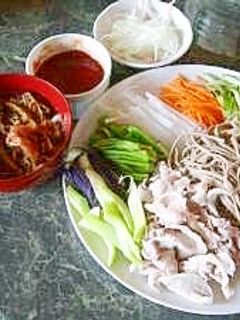 野菜たっぷり豚しゃぶ蕎麦★梅とトマトダレ-レシピのメイン写真