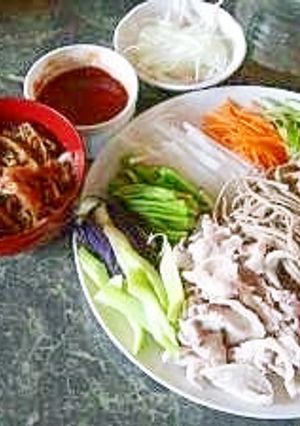 野菜たっぷり豚しゃぶ蕎麦★梅とトマトダレ-レシピのメイン写真