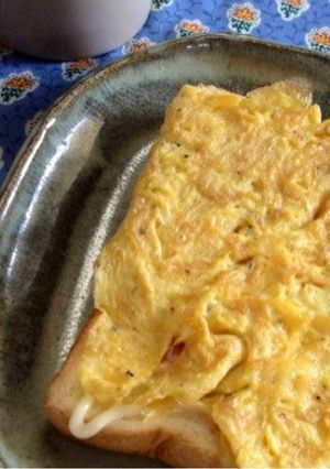 簡単★チーズオムレツ風トースト-レシピのメイン写真
