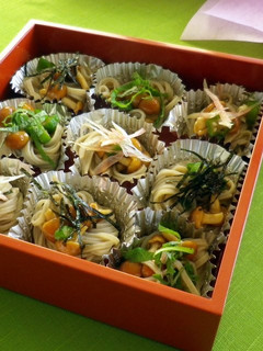 お花見・運動会にピッタリの華やかそば弁当-レシピのメイン写真
