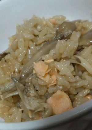超手抜き!!鮭とまいたけの炊き込み御飯-レシピのメイン写真