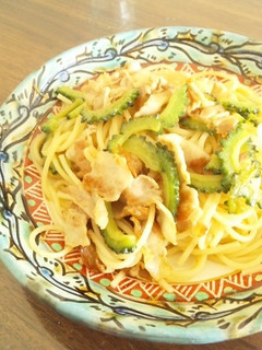 さっぱり梅香る♪ ゴーヤと豚のパスタ-レシピのメイン写真