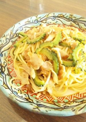 さっぱり梅香る♪ ゴーヤと豚のパスタ-レシピのメイン写真