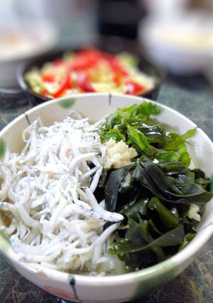簡単シンプル☆しらすと大葉とワカメの丼-レシピのメイン写真