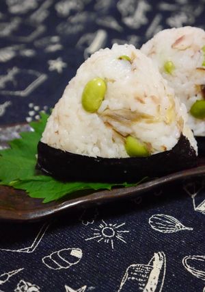 塩さばと枝豆の酢飯おにぎり。-レシピのメイン写真