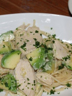 うまうま鶏胸塩麹のアボカドパスタ-レシピのメイン写真