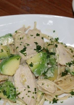 うまうま鶏胸塩麹のアボカドパスタ-レシピのメイン写真