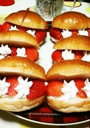いちごのロールパン☆簡単おいしい♪-レシピのメイン写真