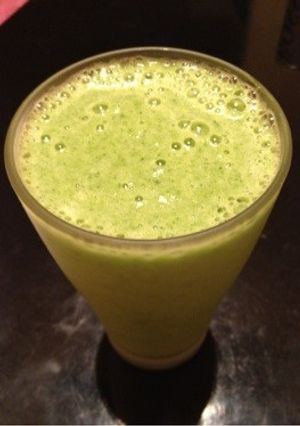 セロリとほうれん草のグリーンスムージー-レシピのメイン写真
