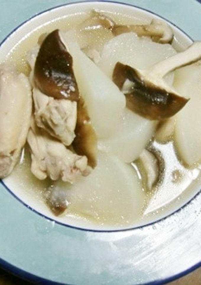 大根半分、鶏手羽中とウエイパー味で-レシピのメイン写真