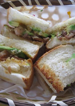 照り焼きチキンとアボカドのサンドウィッチ-レシピのメイン写真