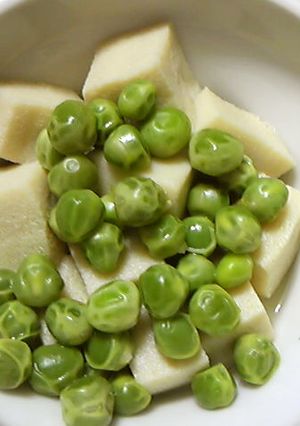 高野豆腐とエンドウ豆の炊き合わせ-レシピのメイン写真
