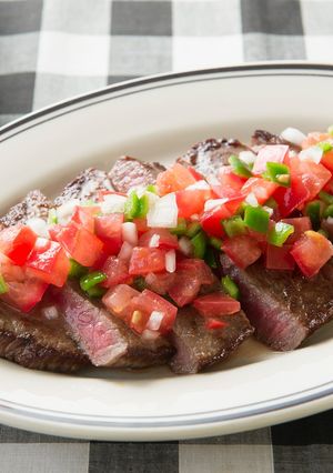 牛肉のステーキ　さっぱりサルサソース-レシピのメイン写真