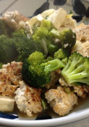 塩麹で作る、鶏団子とブロッコリーの酒蒸し-レシピのメイン写真