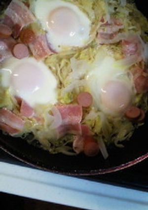 簡単に栄養♪蒸しキャベツの巣ごもり♪-レシピのメイン写真