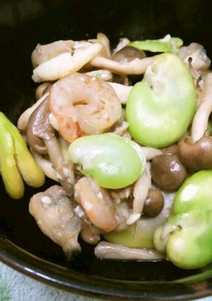 簡単そら豆とシーフードミックスの塩麹炒め-レシピのメイン写真