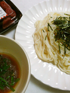 梅ドレッシング風つけダレで冷製うどん-レシピのメイン写真