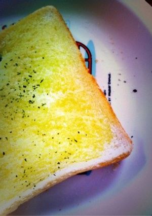 味の素を使ったガーリックトースト-レシピのメイン写真