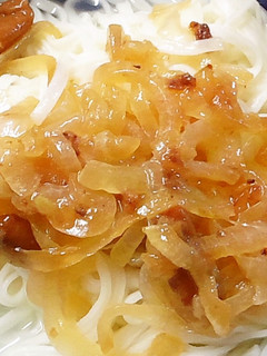 焦がし玉ねぎと梅の釜揚げうどん-レシピのメイン写真