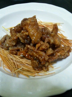 鳥皮の唐揚げ巣ごもり風~素麺で~-レシピのメイン写真