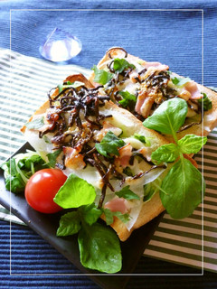 貝割れ・ベーコン・塩昆布・新玉葱トースト-レシピのメイン写真