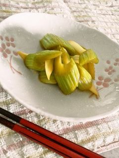 セロリ嫌いが食べるセロリの漬物-レシピのメイン写真