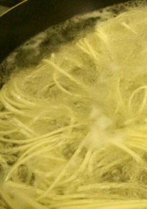 パスタをふきこぼれずに茹でる方法-レシピのメイン写真