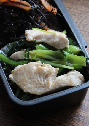 塩麹柚子こしょうｄｅ鶏肉小松菜の炒め物-レシピのメイン写真