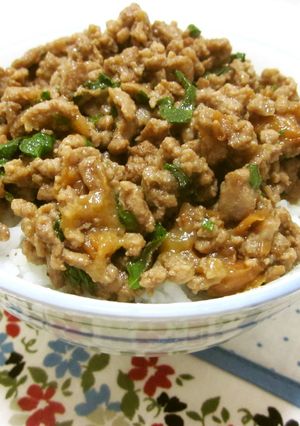 さっぱり♡梅シソ風味の豚そぼろ丼-レシピのメイン写真