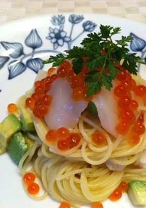 ホタテとアボカドの冷製パスタ♪イクラ乗せ-レシピのメイン写真