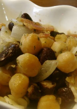 レッドキドニーとひよこ豆のベーコン炒め-レシピのメイン写真