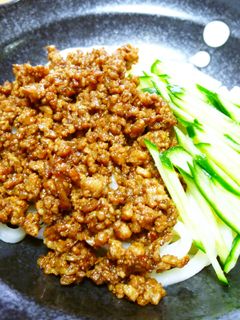 中華風塩麹肉みそのジャージャーうどん。-レシピのメイン写真