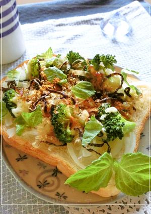 新玉葱×ブロッコリー×鰹・塩昆布トースト-レシピのメイン写真