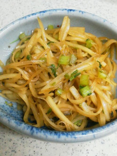 大根使いきり♪皮と葉っぱの小鉢-レシピのメイン写真