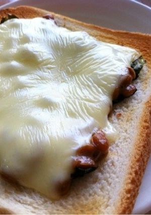 休日の朝食☆納豆チーズトースト-レシピのメイン写真