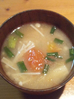 一度は試して!トマトとえのきのお味噌汁-レシピのメイン写真