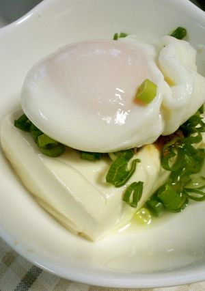 牛角風　豚そぼろ温玉豆腐-レシピのメイン写真