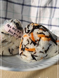 リメイク!ひじきと梅のおにぎり✿ฺฺ-レシピのメイン写真