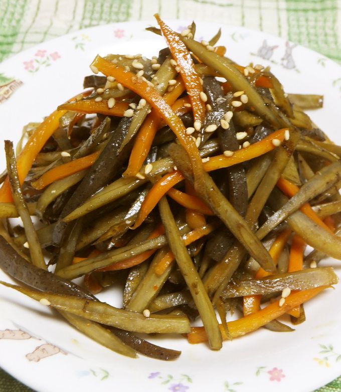 こんにゃくでかさ増しきんぴらごぼう by まんまるまうちゃん