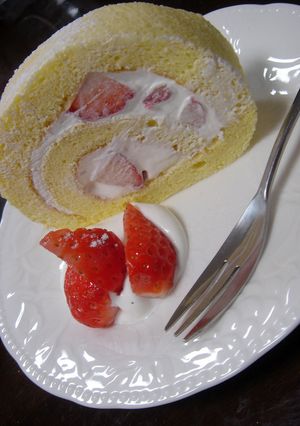 いちごロールケーキ-レシピのメイン写真