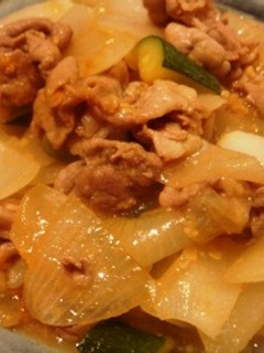 玉ねぎ農家の玉ねぎ&ズッキーニの味噌炒め-レシピのメイン写真