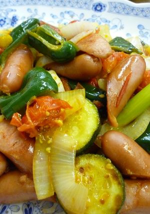 ズッキーニと粗引きウインナーの夏の炒め物-レシピのメイン写真