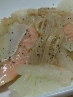塩麹鮭と新玉ねぎとえのき蒸し-レシピのメイン写真