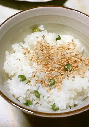 【超簡単！】金ごまグリーンピースごはん-レシピのメイン写真